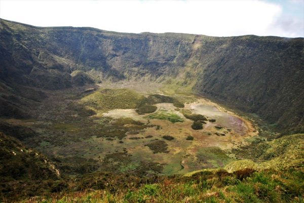 kleiner Krater im großen Krater